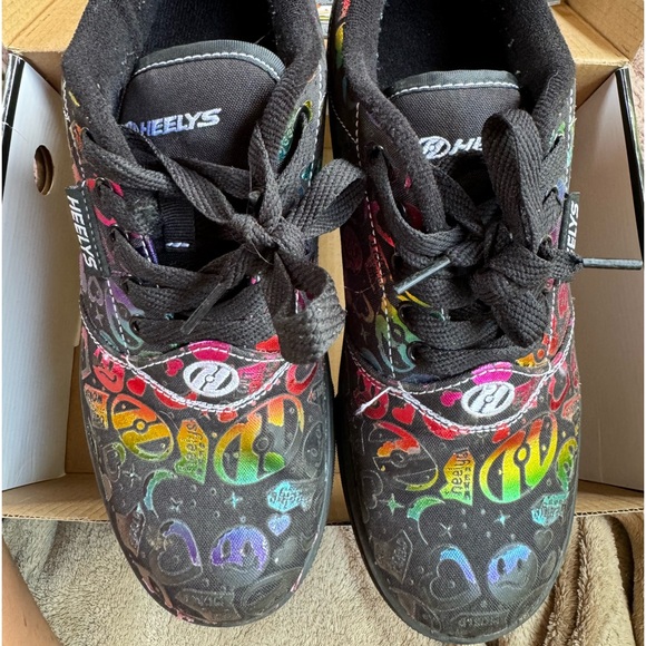 Heelys size 6 - Picture 1 of 8